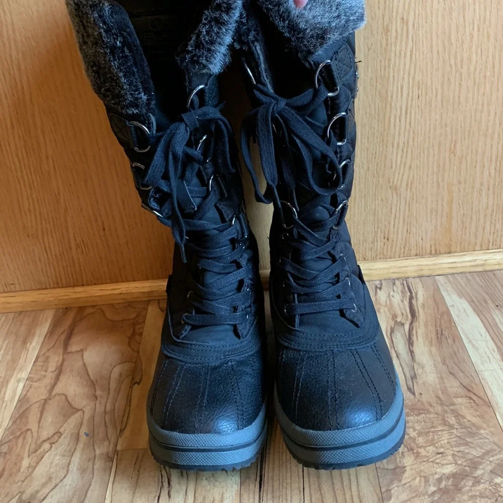 Laneige Canada 38 / 7-1/2 BLACK waterproof quilted vegan fur lace up snow boots